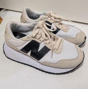 New Balance 237 womens sneakers size 5.5/ men’s size 4 Black White Cream